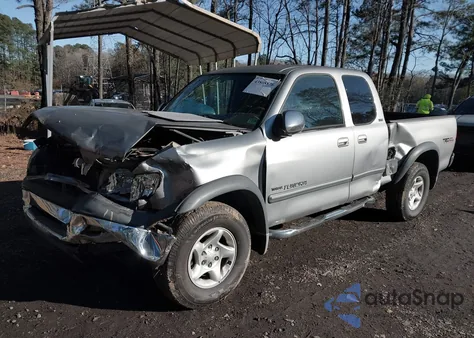 2002 Toyota Tundra Sr5 V8 z USA, uszkodzony, nr VIN 5TBBT44122S268440